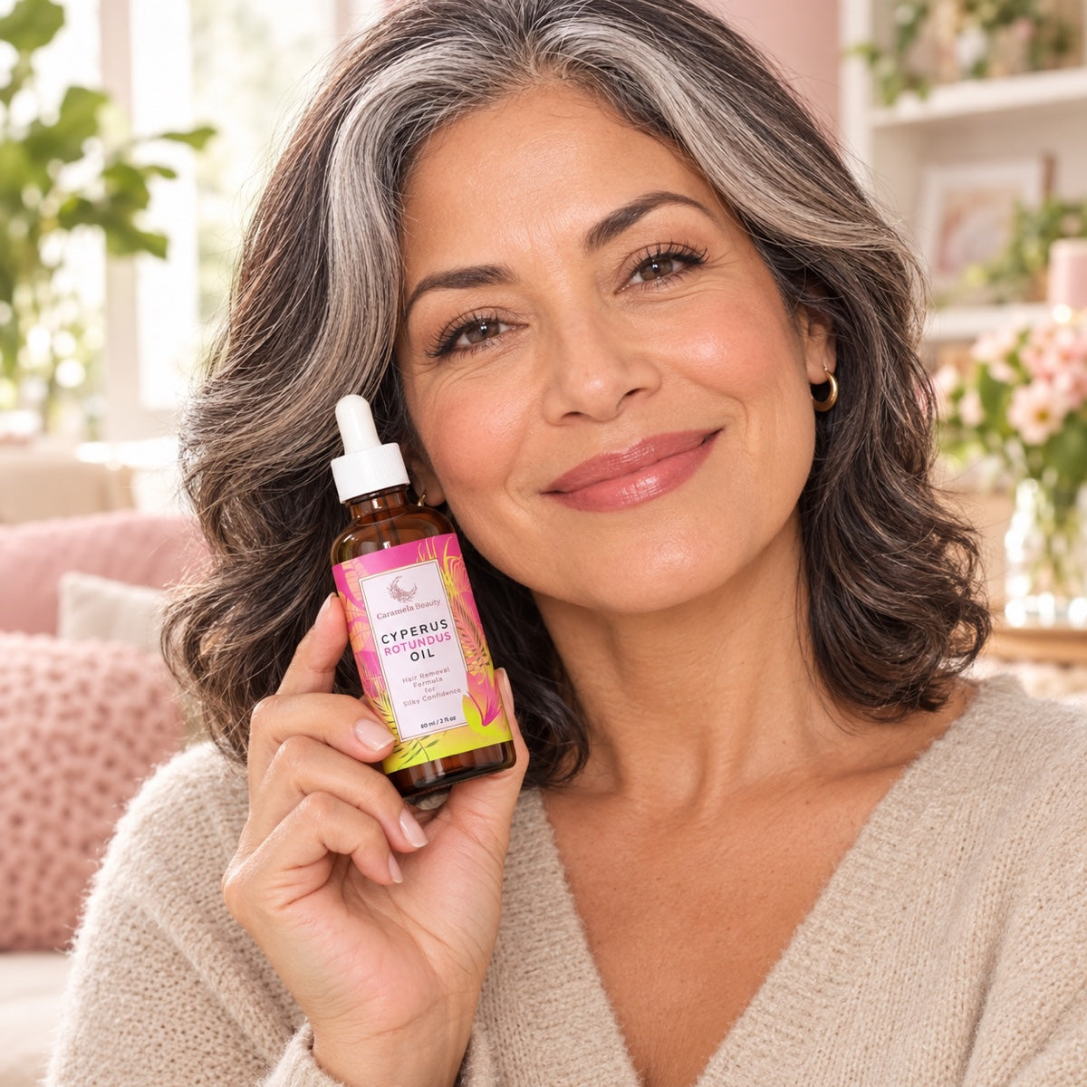 Mujer de 50 años con el aceite de Cyperus Rotundus