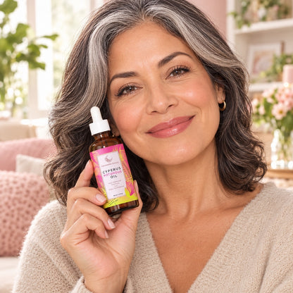Mujer de 50 años con el aceite de Cyperus Rotundus